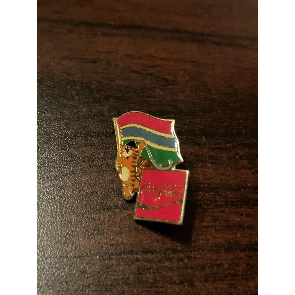 Vintage 1988 Seoul Olympics‎ Coca Cola Hodori Tiger Gambia Flag Lapel Pin